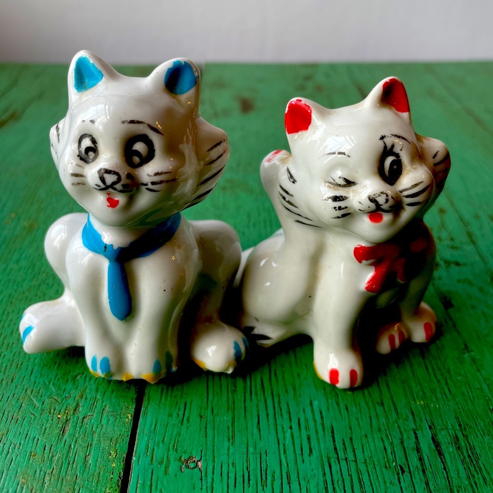 Vintage ceramic cat duo